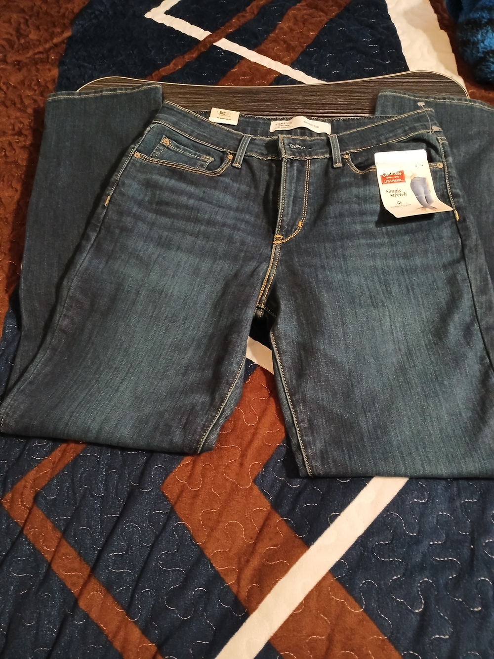 Signature by Levi Strauss Women's Straight Leg Jeans in Dark Blue Wash - Picture 2 of 6